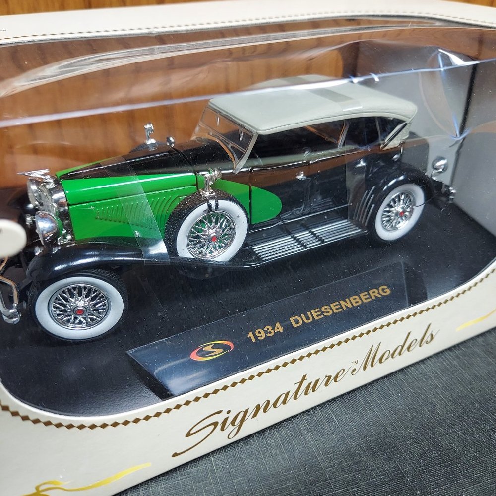 Signature Models 1934 Duesenberg 1/32 Scale Green /Black Item #32110 New In Box